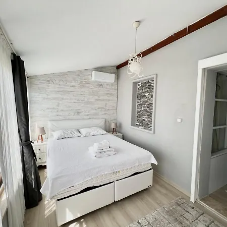 Refreshing House Close To The With A Sea View And Balcony In Apartment *